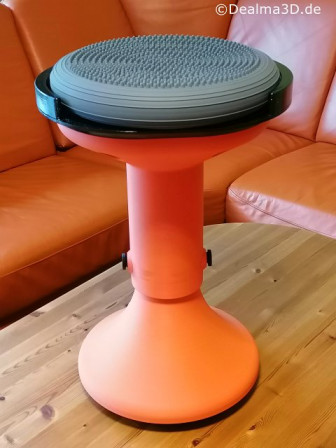 Seitenansicht des fertigen Pendelhocker / Sitzhocker / Wackelstuhl aus dem 3D-Drucker