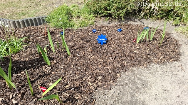 Version 1 und 2 an Blumen- / Pflanzenstecker von Dealma3D im realen Beet.