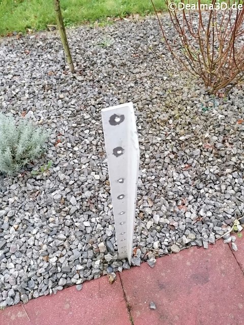 Alte Edelstahl Winkelsäulen sollen einem neuen Zweck zugeführt werden.