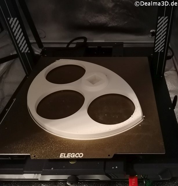 Grundträger des Outdoor Blumenkasten System aus ASA-Filament.